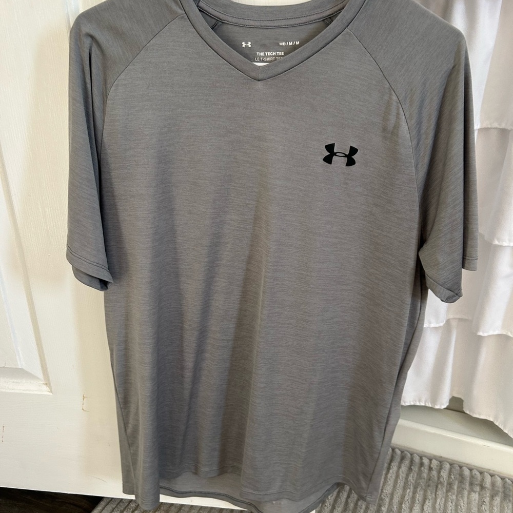 Under Armour Men's Gray T-Shirt